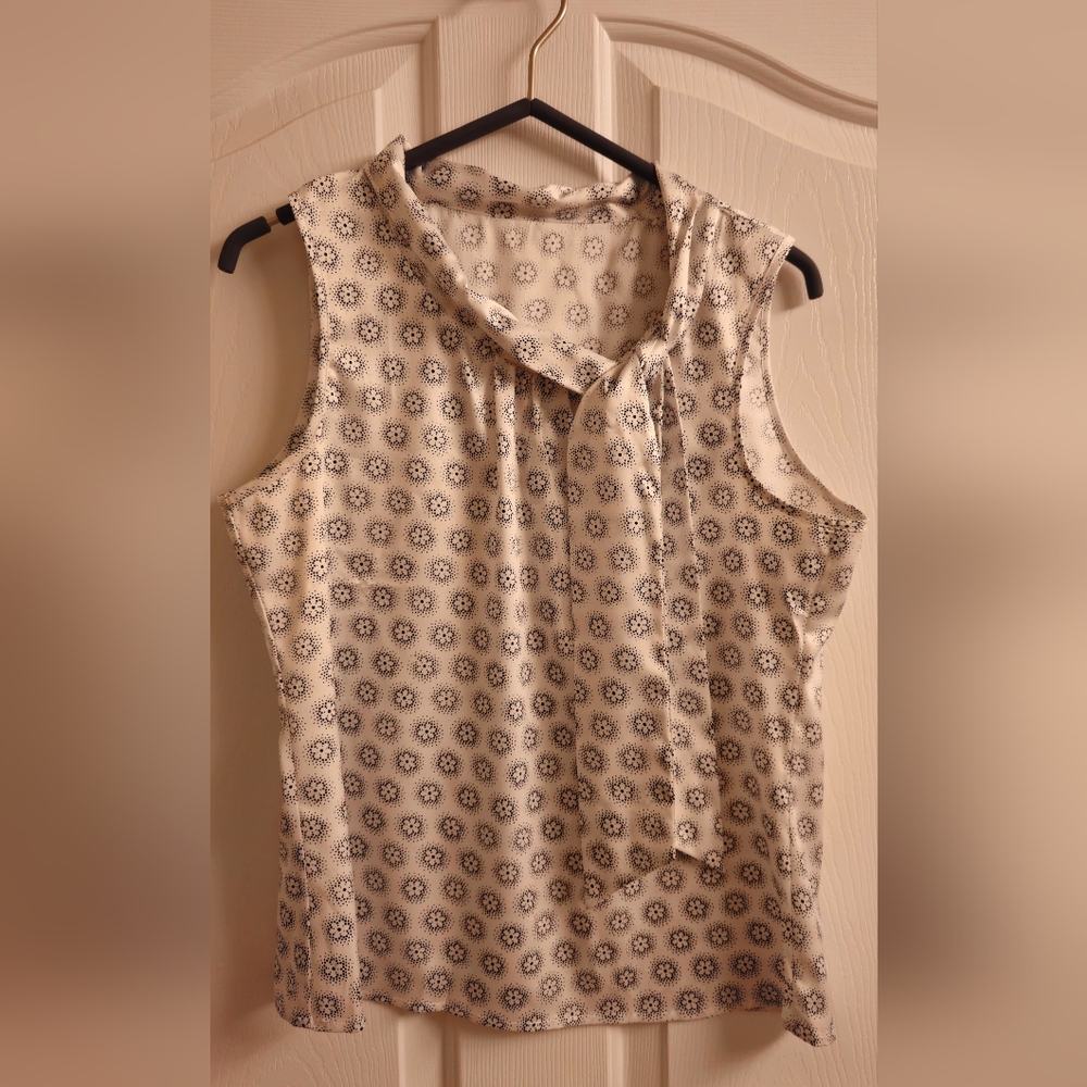 Review Australia White Blouse With Floral Pattern, Size Australian 12